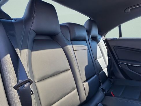 Used 2019 Mercedes-Benz CLA 250 image 29