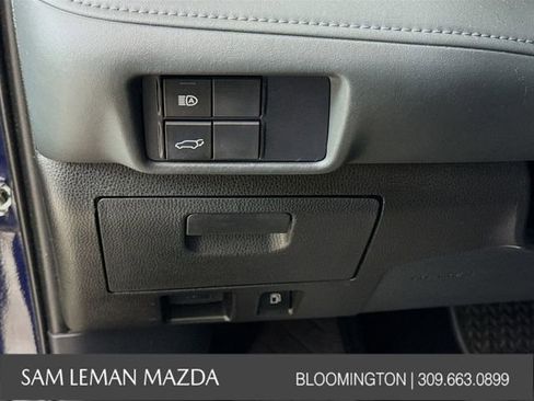 Used 2021 Toyota Highlander XLE AWD/4WD image 10