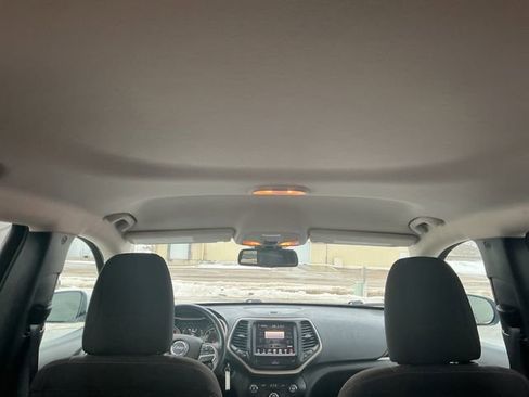 Used 2016 Jeep Cherokee Latitude w/ Cold Weather Group image 34