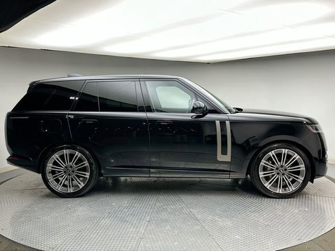 Used 2025 Land Rover Range Rover SE image 4
