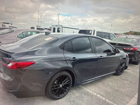 Used 2025 Toyota Camry SE image 2
