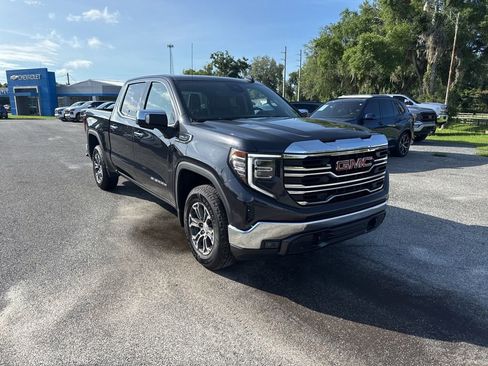 Used 2025 GMC Sierra 1500 SLT AWD/4WD image 2