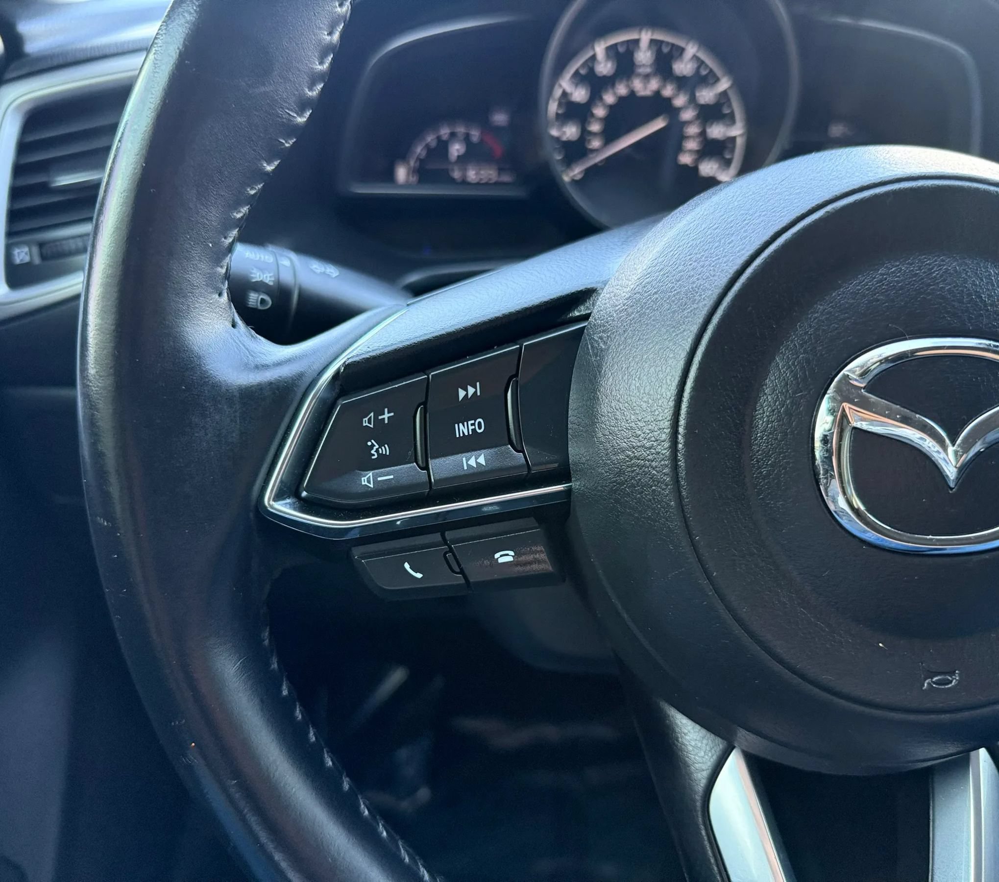Used 2018 MAZDA MAZDA3 Touring FWD image 13