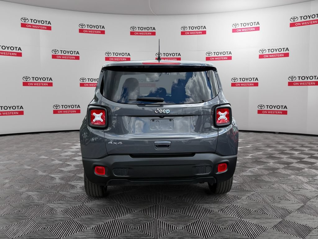 Used 2023 Jeep Renegade Latitude AWD/4WD image 6