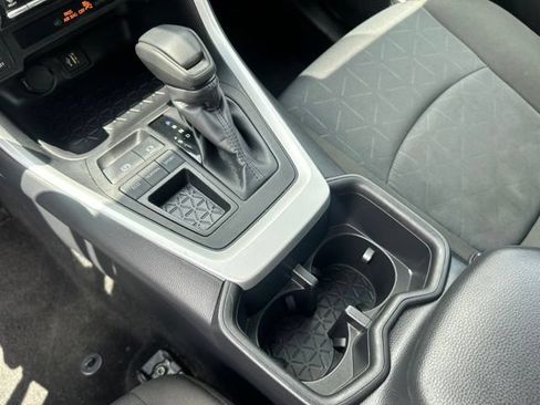 Used 2025 Toyota RAV4 XLE FWD image 28