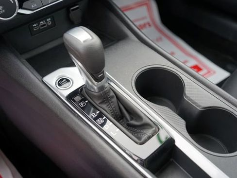 Used 2025 Nissan Altima 2.5 SV image 17