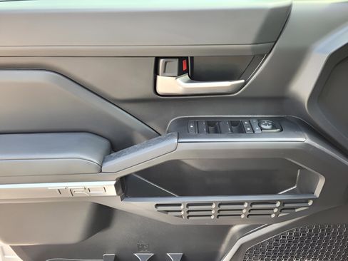 Certified 2025 Toyota Tacoma TRD Sport image 16