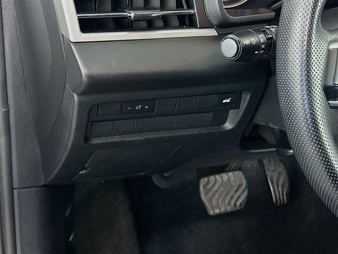 Used 2024 Mitsubishi Outlander SE image 17