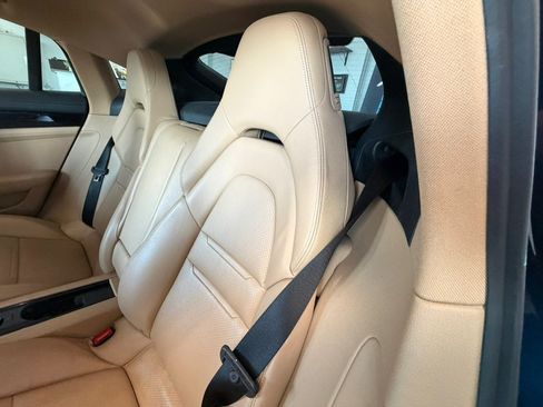 Used 2018 Porsche Panamera 4 AWD/4WD image 31