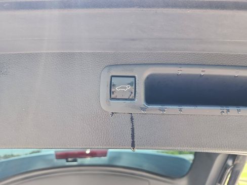 Used 2020 Toyota Highlander XLE AWD/4WD image 11