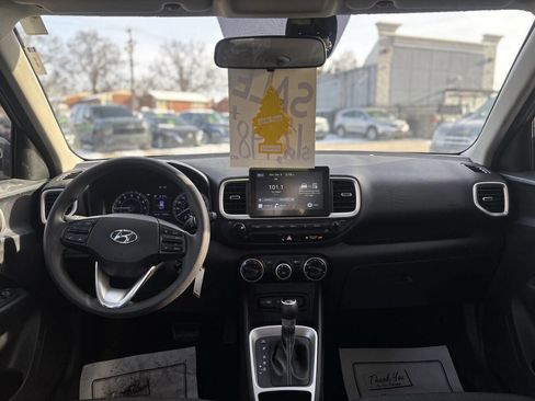 Used 2022 Hyundai Venue SE image 11