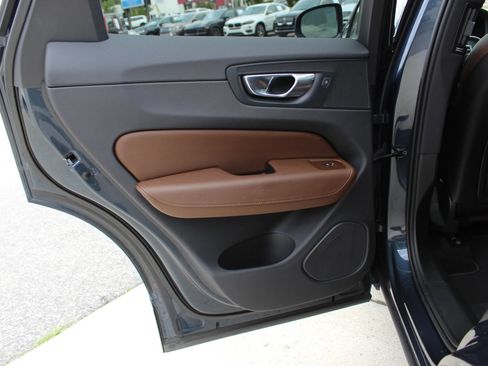 Used 2018 Volvo XC60 T5 Momentum w/ Convenience Package AWD/4WD image 19
