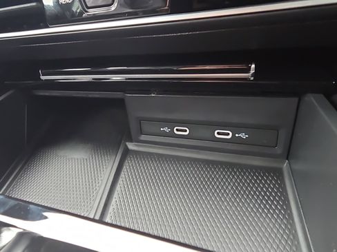 Used 2024 Volkswagen Atlas SE image 23