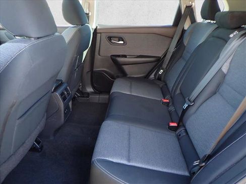 Used 2022 Nissan Rogue SV image 8