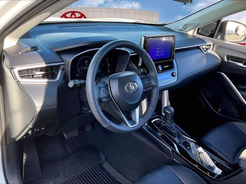 Certified 2024 Toyota Corolla Cross XLE image 13