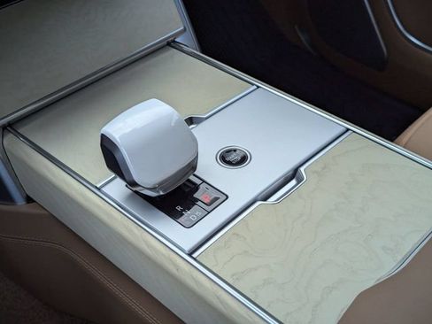 New 2025 Land Rover Range Rover SV AWD/4WD image 9