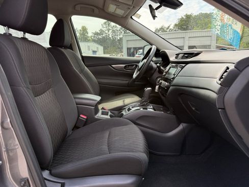 Used 2020 Nissan Rogue S FWD image 32