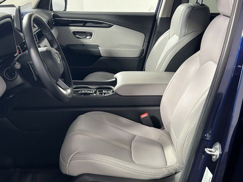 Used 2025 Honda Pilot Touring image 14