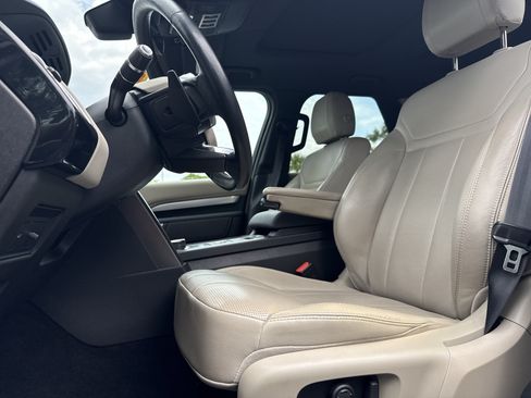 Used 2020 Land Rover Discovery Landmark AWD/4WD image 15