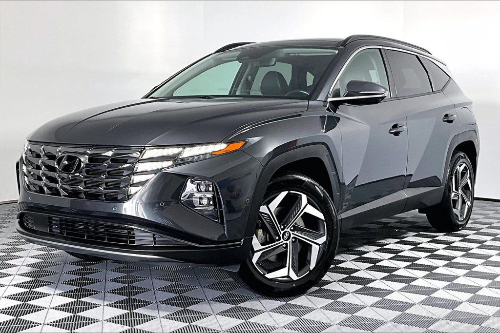 Used 2023 Hyundai Tucson Limited w/ Cargo Package AWD/4WD image 2