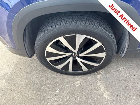 Used 2023 Volkswagen Taos SE FWD image 18