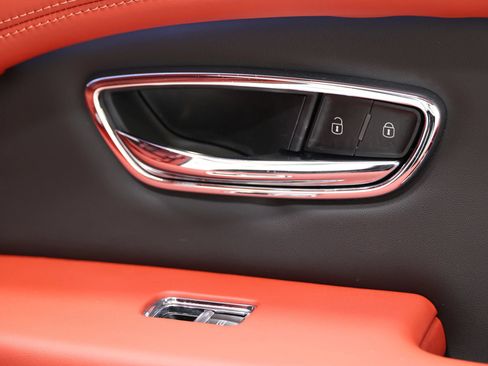 Used 2022 Bentley Bentayga AWD/4WD image 83