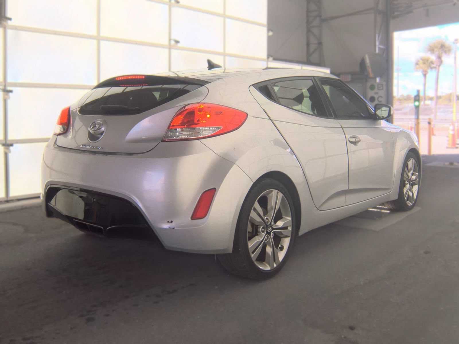 Used 2017 Hyundai Veloster Value Edition FWD image 2