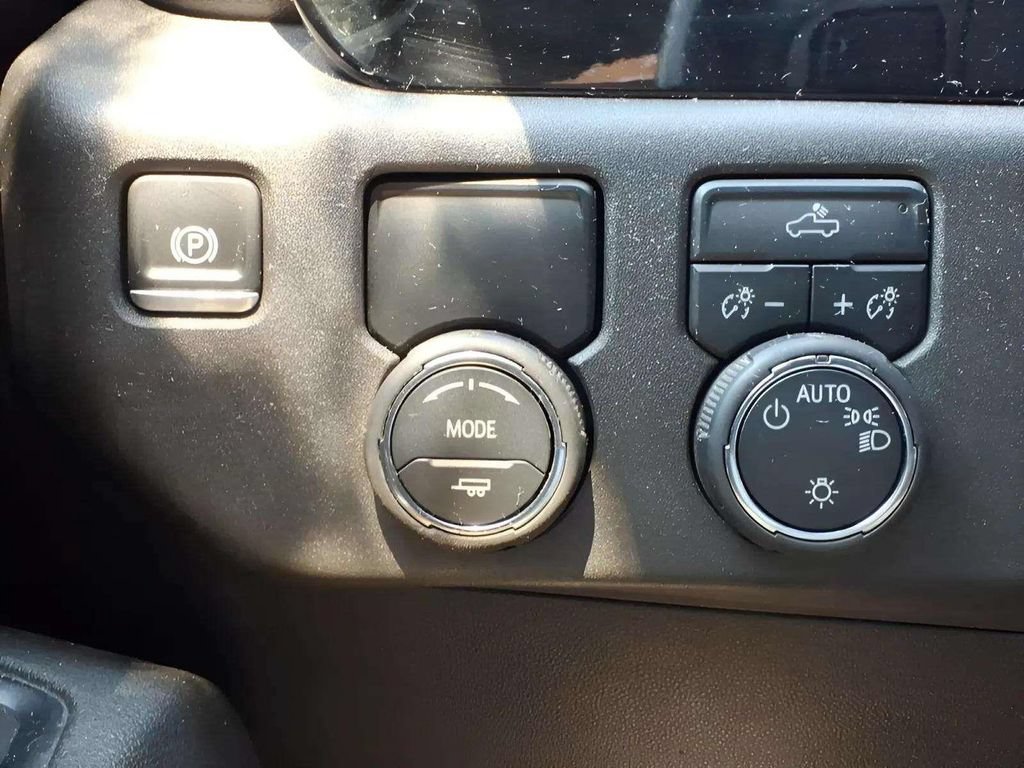 Used 2025 Chevrolet Silverado 1500 LT RWD image 17