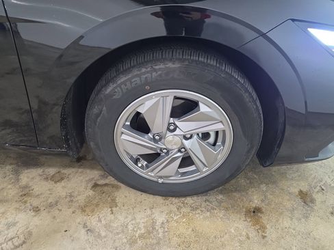 Used 2025 Hyundai Elantra SE image 35