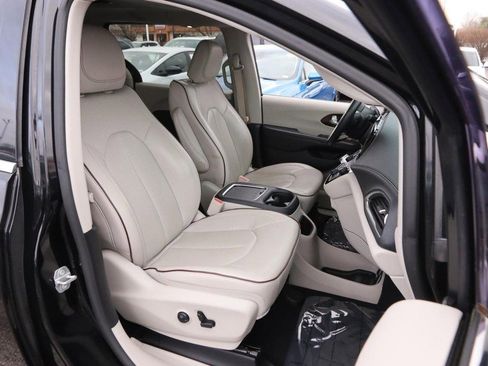 Used 2019 Chrysler Pacifica Limited w/ Tire & Wheel Group image 27