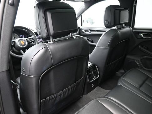 Certified 2023 Porsche Macan S AWD/4WD image 8