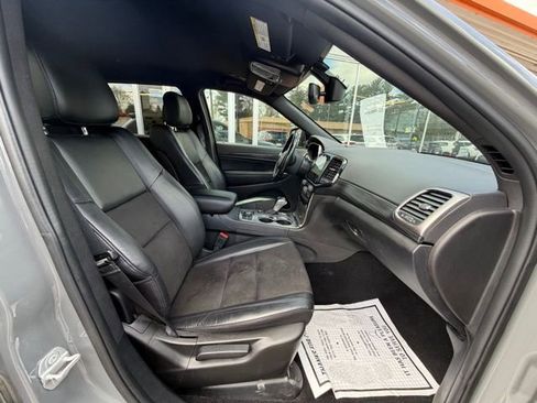 Used 2021 Jeep Grand Cherokee Altitude AWD/4WD image 11