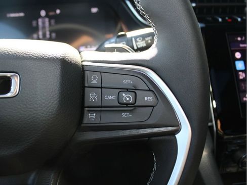 New 2025 Jeep Grand Cherokee Altitude image 15