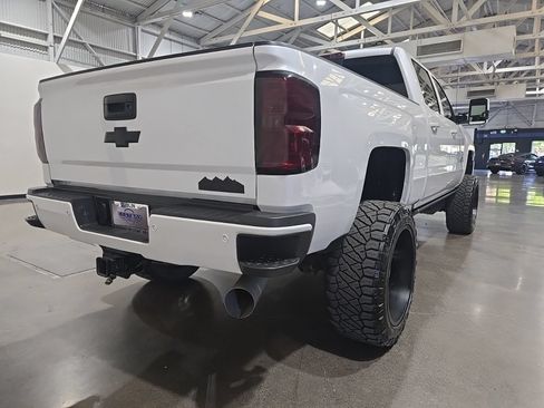 Used 2019 Chevrolet Silverado 2500 High Country w/ Duramax Plus Package AWD/4WD image 13
