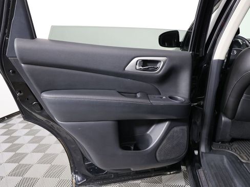 Used 2014 Nissan Pathfinder SL image 16