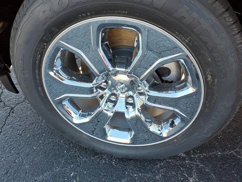 New 2026 RAM 1500 4x4 Crew Cab image 7