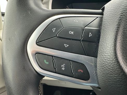 Used 2022 Chrysler Pacifica Touring-L FWD image 26