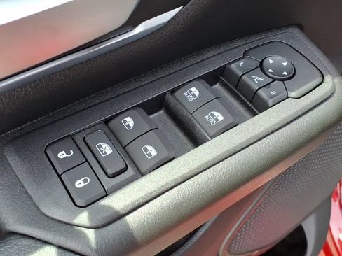 New 2026 RAM 1500 4x4 Crew Cab image 17