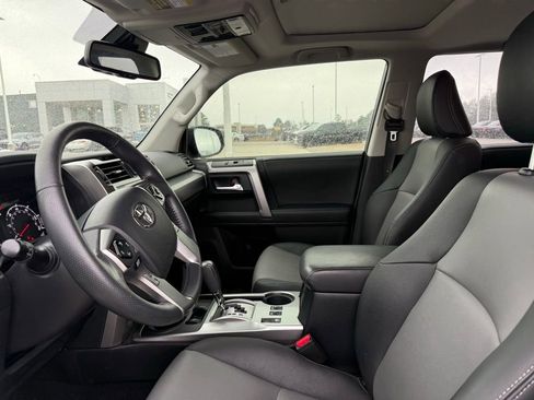 Used 2021 Toyota 4Runner SR5 Premium image 9