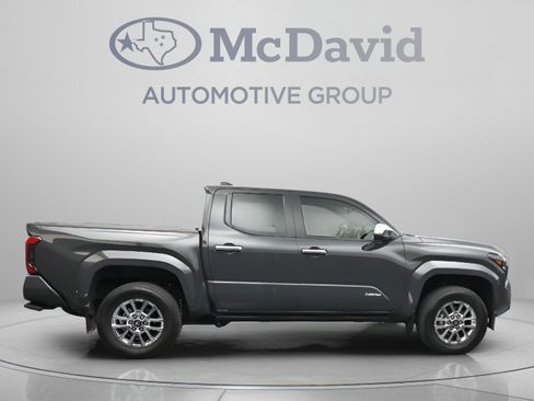 Used 2025 Toyota Tacoma Limited AWD/4WD image 9