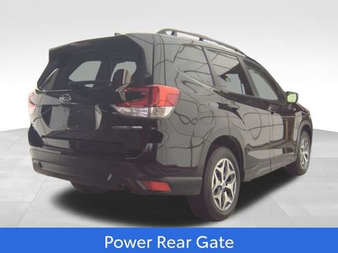 Used 2023 Subaru Forester Premium image 4
