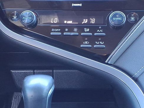 Used 2020 Toyota Camry SE image 19