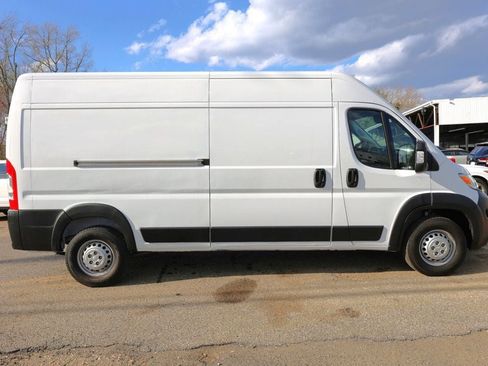 Used 2024 RAM ProMaster 2500 w/ Convenience Group image 6