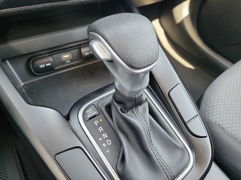 Used 2025 Kia Soul LX w/ LX Technology Package FWD image 21