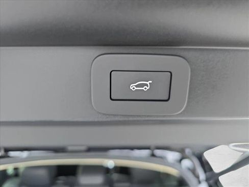 New 2025 Land Rover Range Rover SE image 13