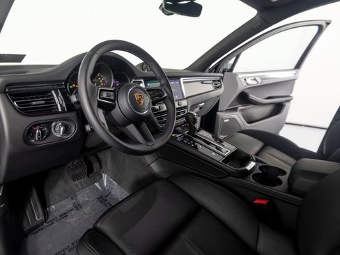 Certified 2026 Porsche Macan AWD/4WD image 16