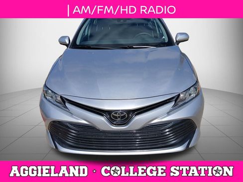 Used 2020 Toyota Camry LE image 5
