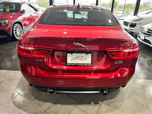 Used 2018 Jaguar XE Premium image 4