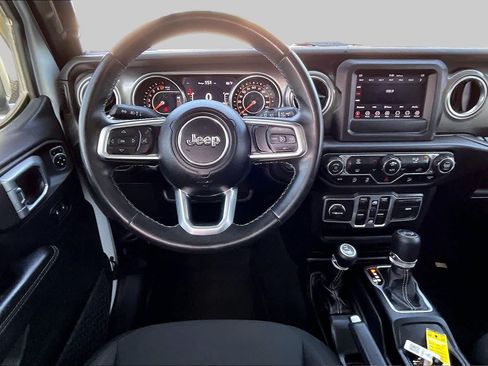 Used 2018 Jeep Wrangler Unlimited Sahara AWD/4WD image 6