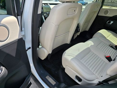 Used 2025 Land Rover Discovery S AWD/4WD image 33